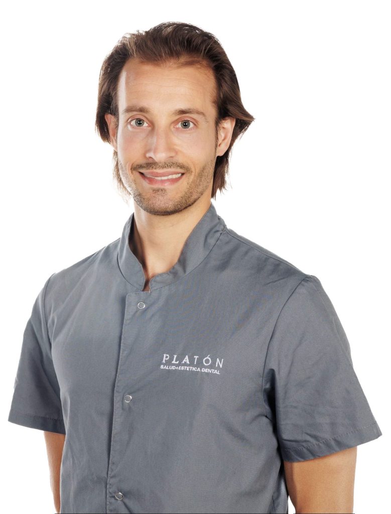 Alberto ,Tarozzi odontólogo especialista en estética dental en Clínicas Platón