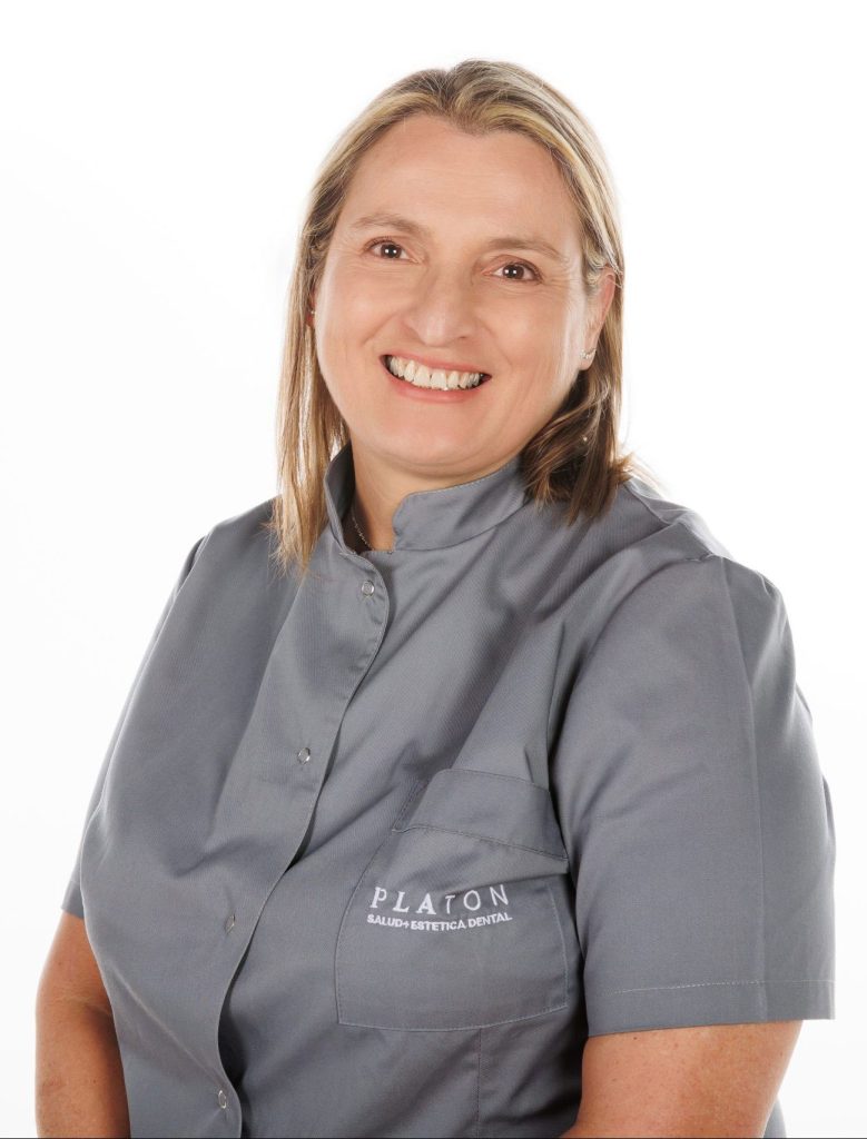 María Antonia Ferrer, Recepcionista en Platón dental