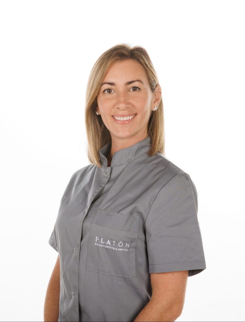 Melisa Rau, Auxiliar en Platón dental