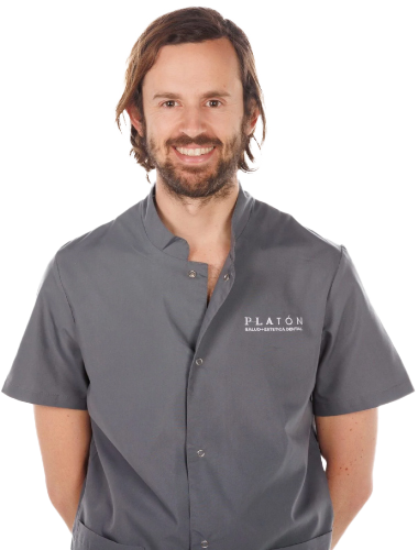 Vicente Platón Alomar, odontólogo especialista en implantología dental en Clínicas Platón