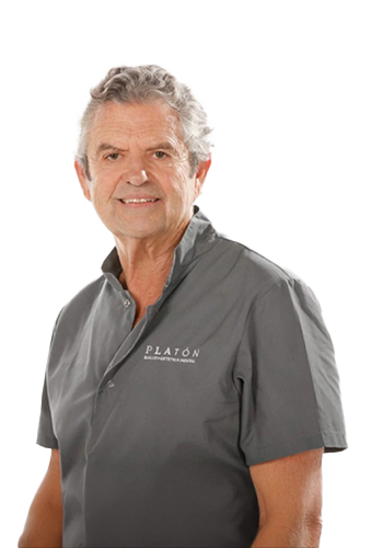 Vicente Platón Dávila, médico estomatólogo especialista en estética dental en Clínicas Platón